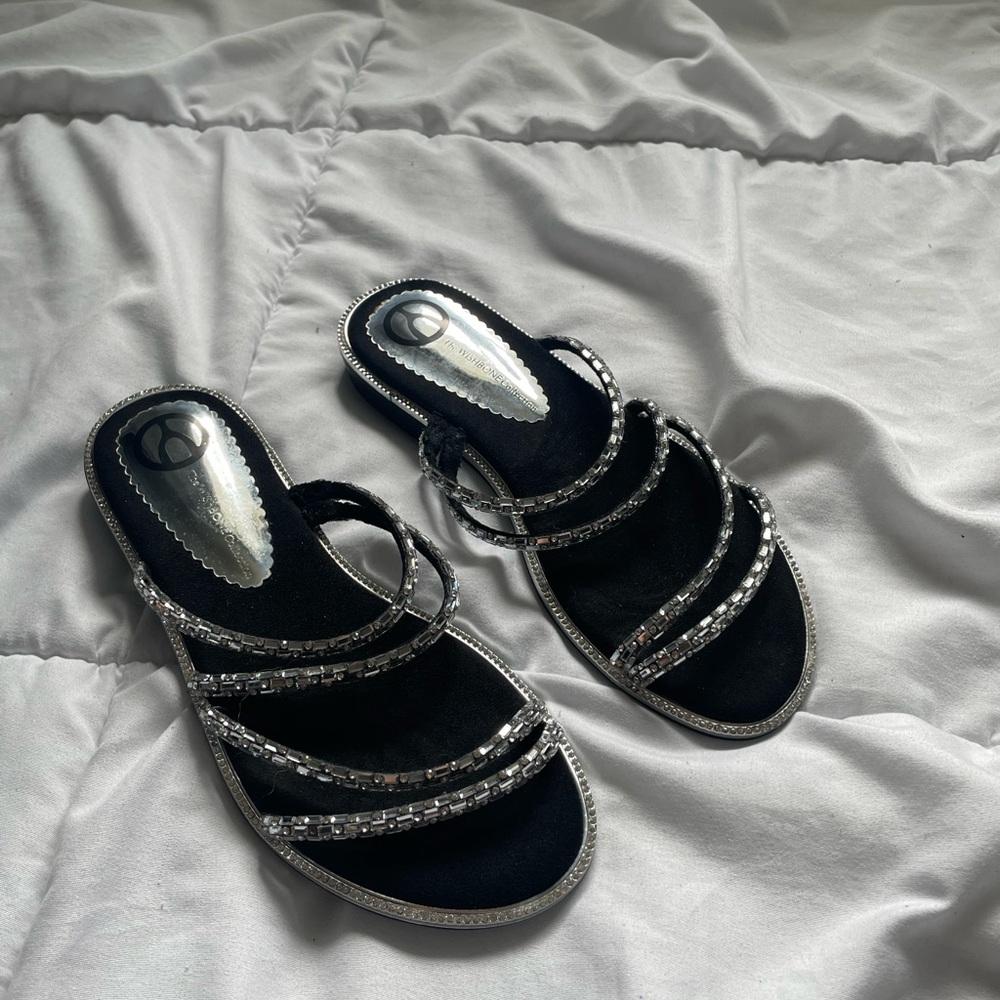 WISHBONE Collection Elegant Black and Silver Women's Sandals